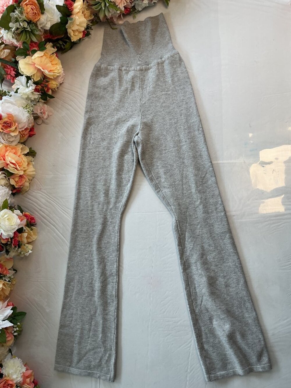3/$20 Bundle 🌈 No Boundaries Foldover Flare Pants Gray Size S 4-6 - Picture 3 of 12